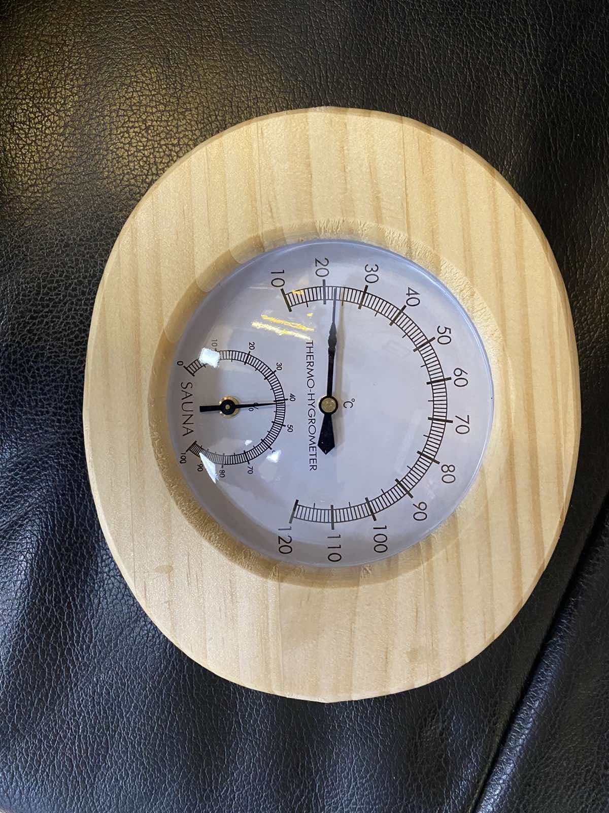 Termometer og hygrometer i en oval treramme